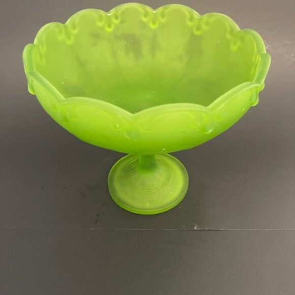 Vintage Indiana Glass Gartland Green Pedestal Teardrop Scalloped 8in Bowl - Picture 4 of 9